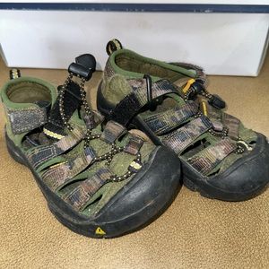 KEEN Army Green Keen Sandals Slightly Used Size 9